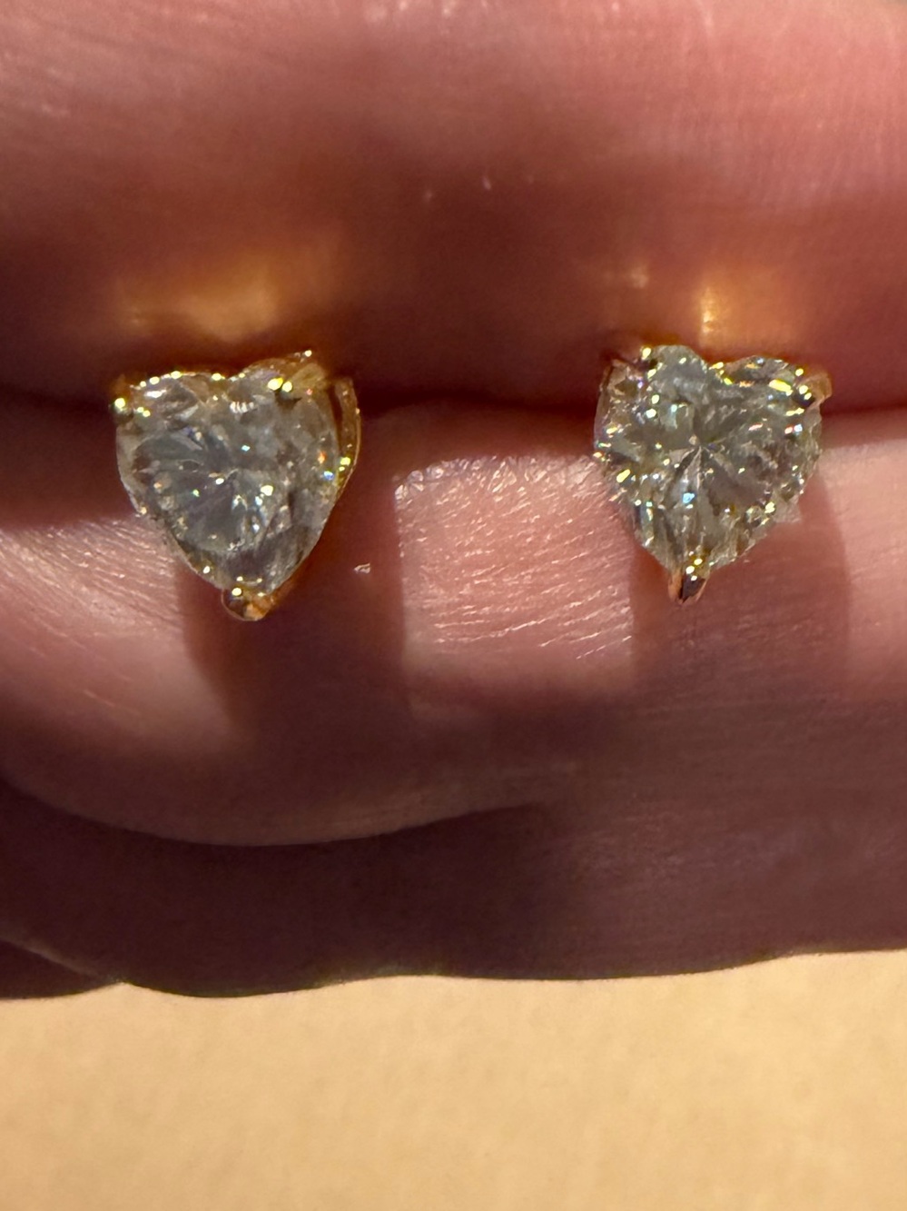 MOISSANITE
Heart Shape Earrings
Size: 8*8mm 2.CT/Color
D gold plated
